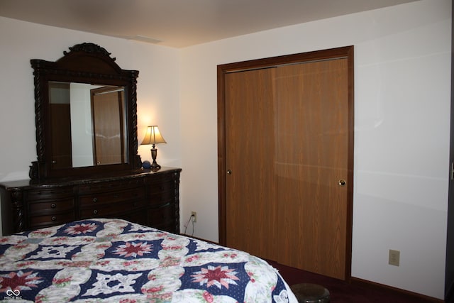 6052 N Deckshire Ln, Shirley, IN 47384 - bedroom featuring a closet