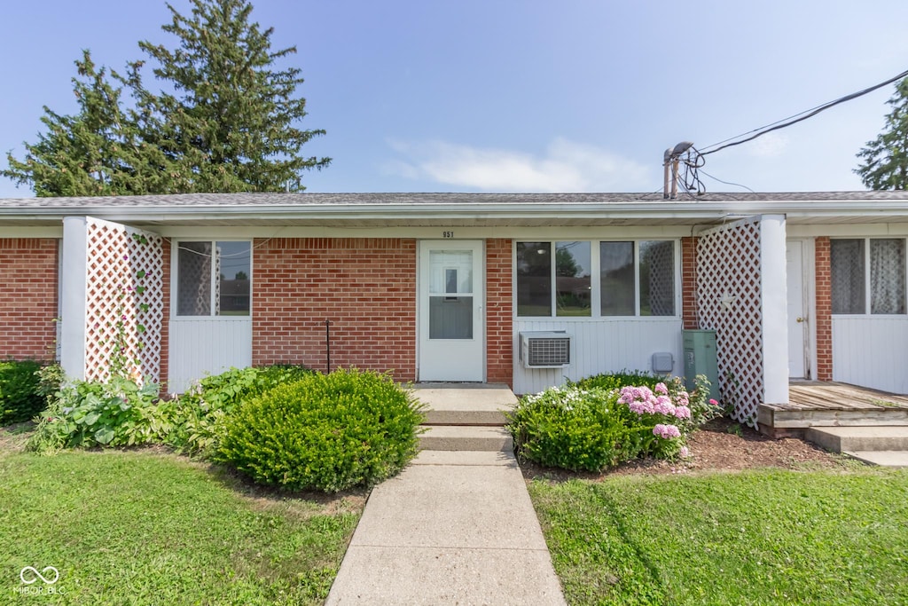 951 W Mckay Rd, Shelbyville, IN 46176 - photo 1