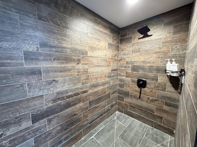 817 Pearl St, Covington, IN 47932 - bathroom featuring tiled shower