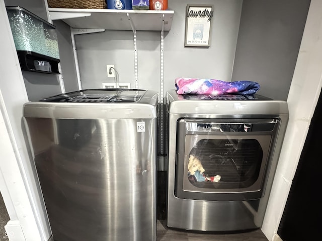 817 Pearl St, Covington, IN 47932 - laundry area featuring independent washer and dryer