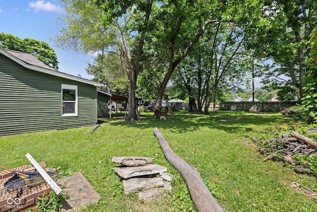 761 N Holmes Ave, Indianapolis, IN 46222 - view of yard