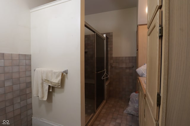 633 N E St, Greenfield, IN 46140 - full bath with tile walls, a tile shower, a wainscoted wall, and vanity