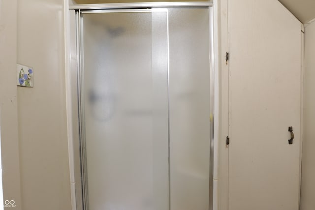 633 N E St, Greenfield, IN 46140 - full bath with a shower stall