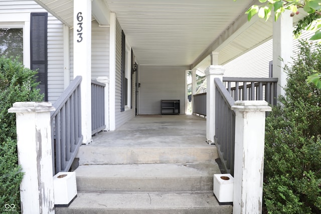633 N E St, Greenfield, IN 46140 - covered porch with a carport
