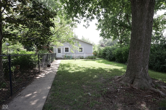 633 N E St, Greenfield, IN 46140 - view of yard