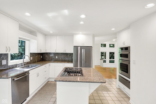 944 Briar Patch Ln, Greenwood, IN 46142 - kitchen featuring appliances with stainless steel finishes, a warming drawer, a center island, tasteful backsplash, and recessed lighting