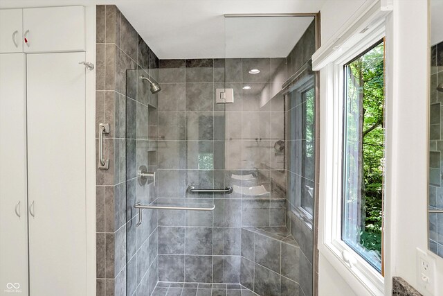 944 Briar Patch Ln, Greenwood, IN 46142 - bathroom with a stall shower