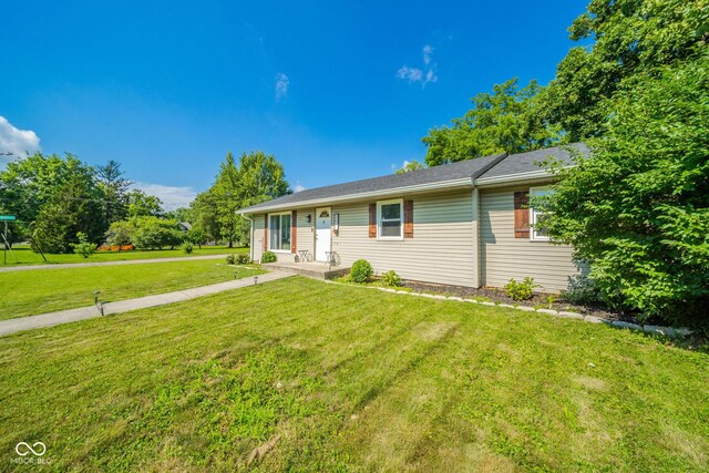 901 N Greenbriar Rd, Muncie, IN 47304 - single story home with a front yard