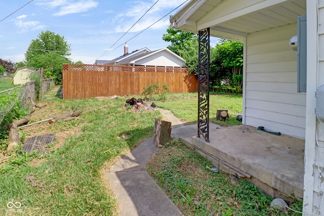 2400 Walnut St, Anderson, IN 46016 - view of yard