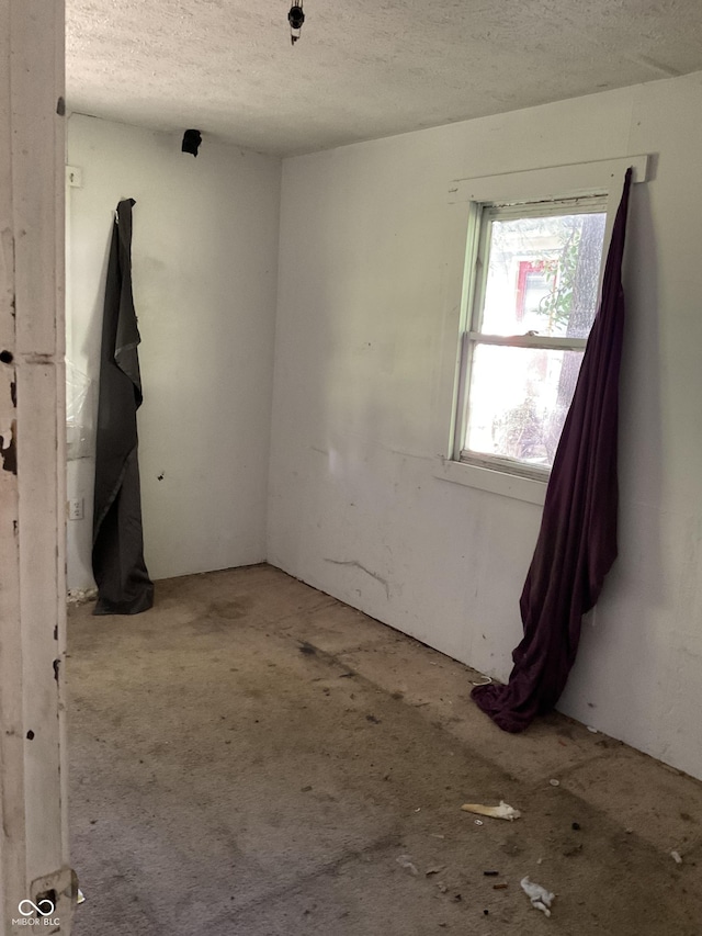 1367 Mulberry St, Noblesville, IN 46060 - empty room with a textured ceiling