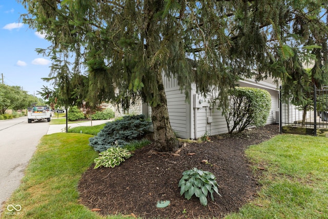 8164 Dean Rd, Indianapolis, IN 46240 - view of grassy yard