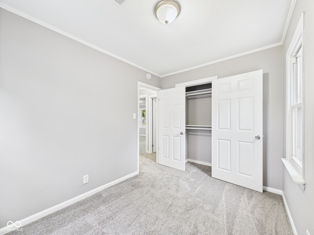 602 W 34th St, Anderson, IN 46013 - unfurnished bedroom with carpet flooring, crown molding, and a closet