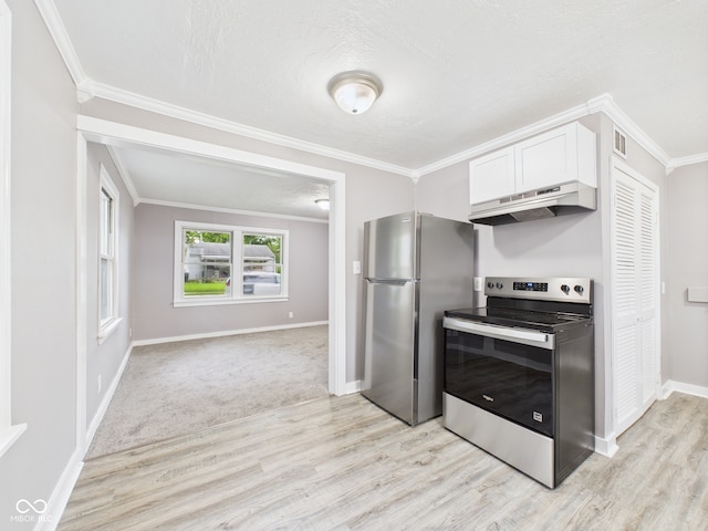 602 W 34th St, Anderson, IN 46013 - kitchen with stainless steel appliances, premium range hood, light wood-type flooring, crown molding, and white cabinets