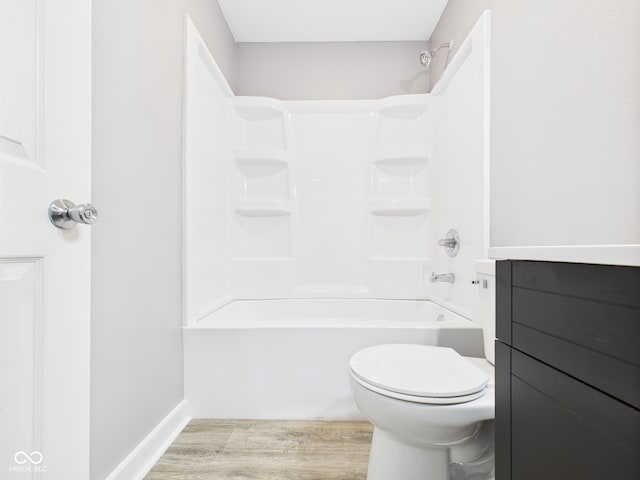 602 W 34th St, Anderson, IN 46013 - bathroom featuring wood finished floors and shower / tub combination