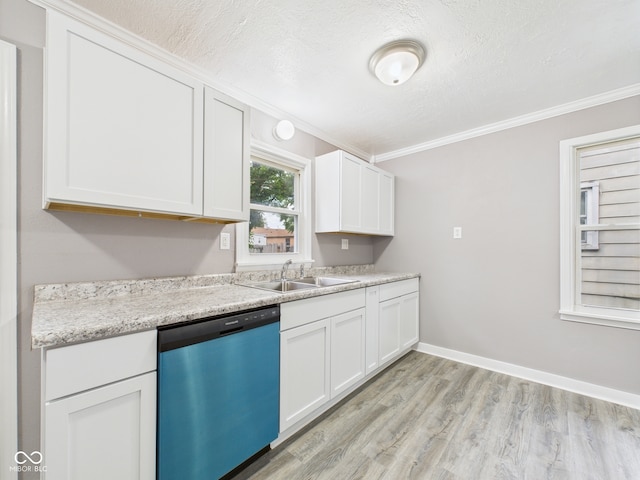 602 W 34th St, Anderson, IN 46013 - kitchen with dishwashing machine, ornamental molding, light wood-style floors, white cabinetry, and a textured ceiling