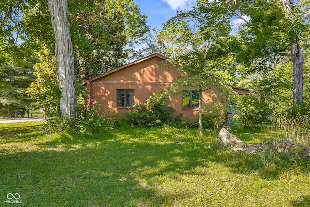 3370 E State Road 160, Salem, IN 47167 - view of side of property with a yard