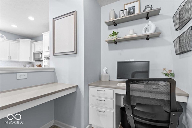 5542 Pennycress Dr, Noblesville, IN 46062 - office featuring built in study area and recessed lighting