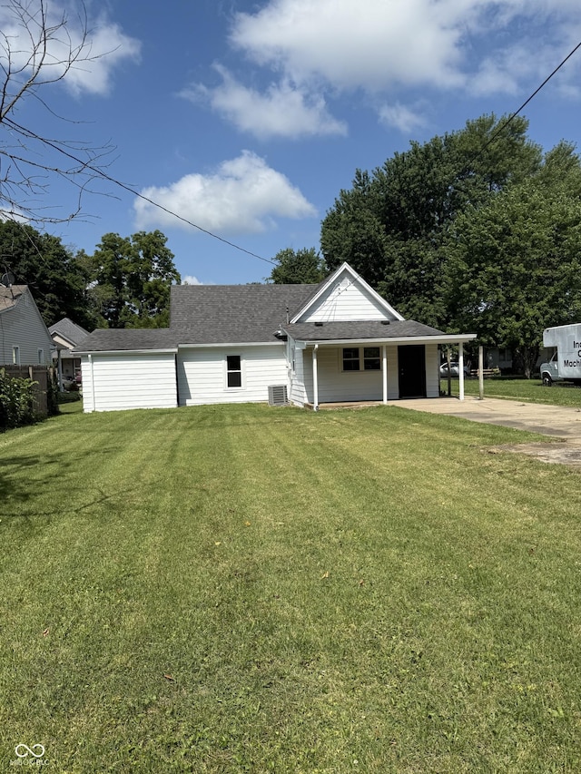 131 S Beatty St, Columbus, IN 47201 - view of front of property featuring a front lawn, concrete driveway, and a shingled roof
