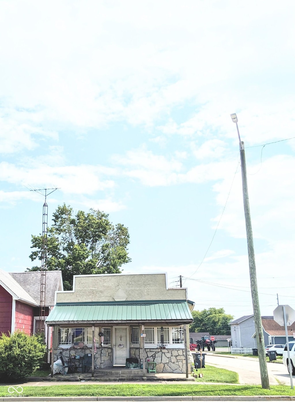447 W 2nd St, Rushville, IN 46173 - photo 1