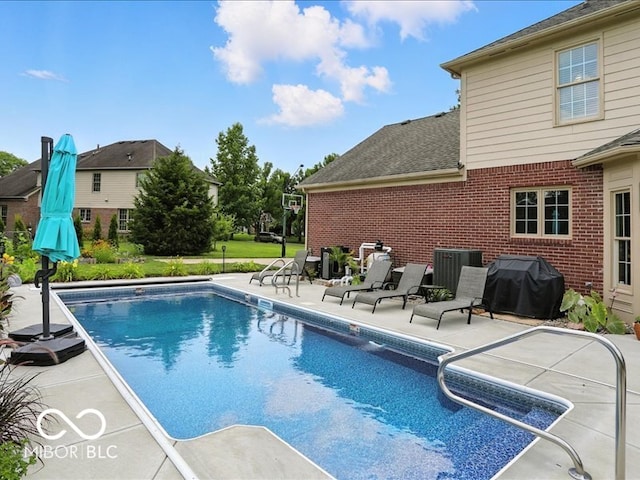 4233 Dartmoor Dr, Greenwood, IN 46143 - swimming pool with a grill and a patio area