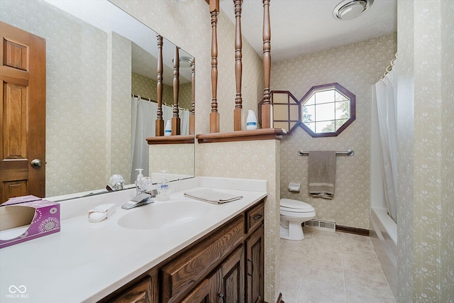 450 W 250 N, Lebanon, IN 46052 - full bath featuring wallpapered walls, vanity, shower / bath combo with shower curtain, and tile patterned flooring