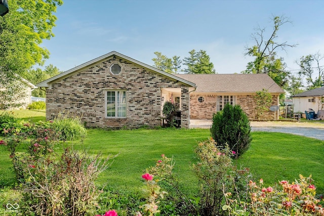450 W 250 N, Lebanon, IN 46052 - single story home featuring brick siding and a front yard