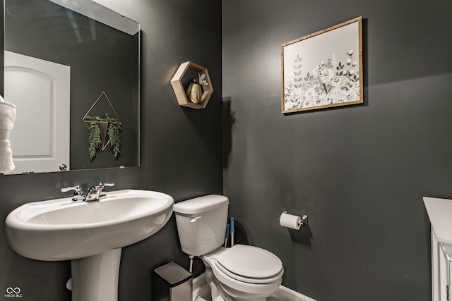 6902 Diamondleaf Way, Brownsburg, IN 46112 - bathroom with toilet and baseboards