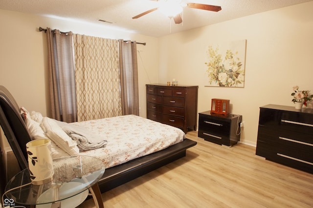 291 Lakemoore St, Brownsburg, IN 46112 - bedroom with light wood-type flooring and ceiling fan