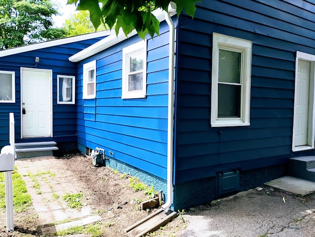 94 N Routiers Ave, Indianapolis, IN 46219 - view of home's exterior with entry steps