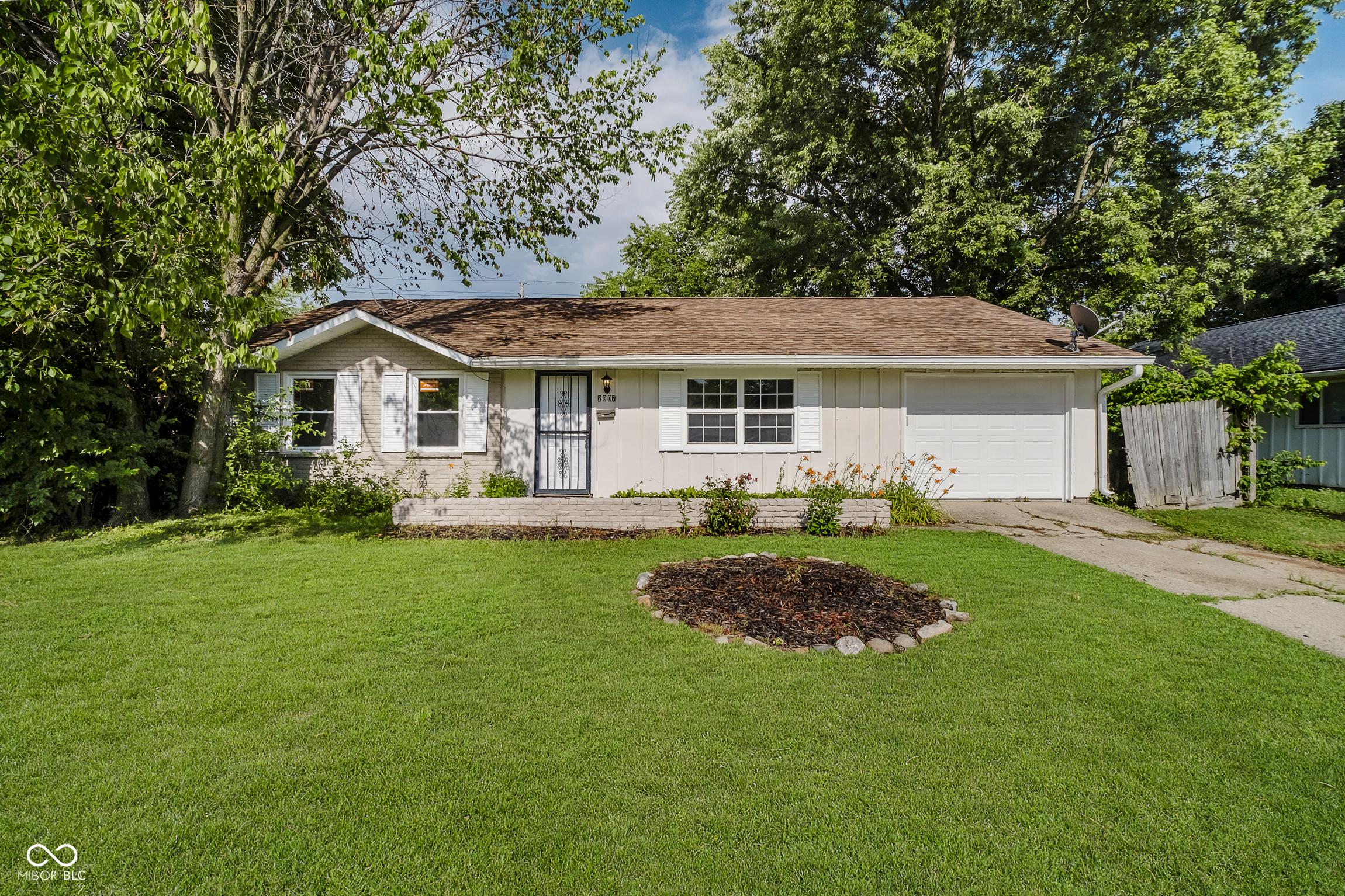 2807 Carla Ct, Indianapolis, IN 46219 - photo 1