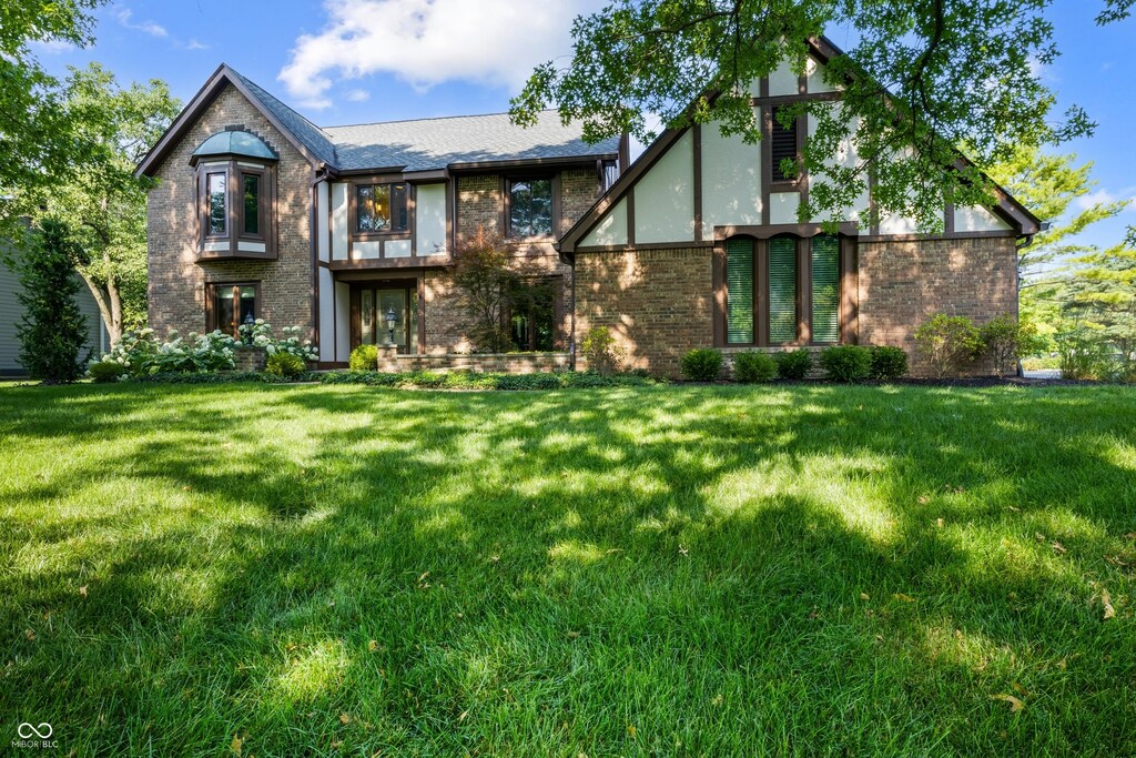 160 Scranton Ct, Zionsville, IN 46077 - view of front of house featuring brick siding and a front lawn