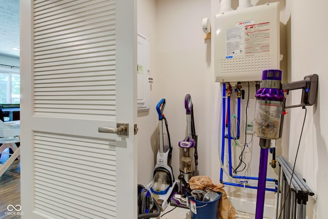 2500 Sand Hollow Dr, Lebanon, IN 46052 - utilities with water heater