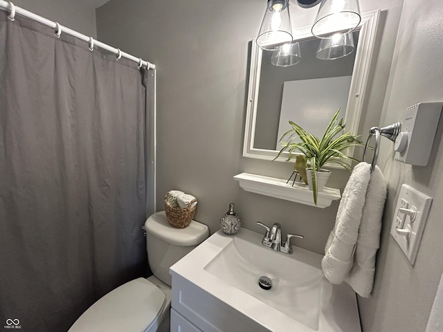 2845 12th St, Columbus, IN 47201 - bathroom with a shower with curtain and vanity