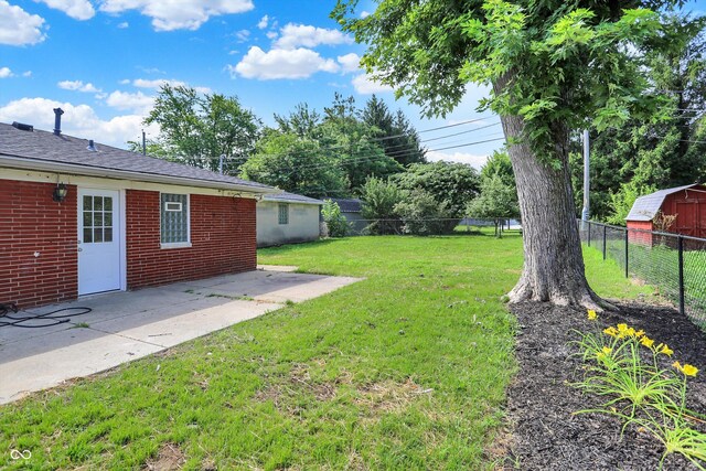 5015 Nowland Ave, Indianapolis, IN 46201 - view of yard with a patio area