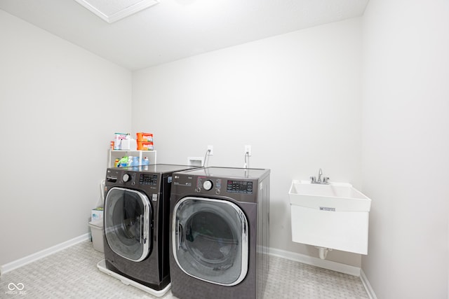 7147 Prelude Rd, Brownsburg, IN 46112 - laundry room with washing machine and dryer and baseboards