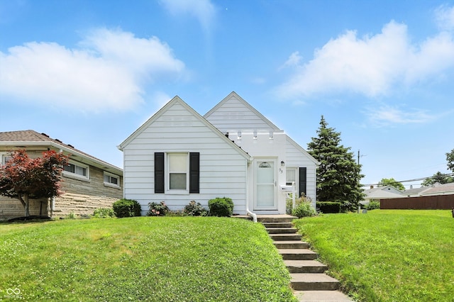 95 S 11th Ave, Beech Grove, IN 46107 - bungalow-style house featuring a front yard