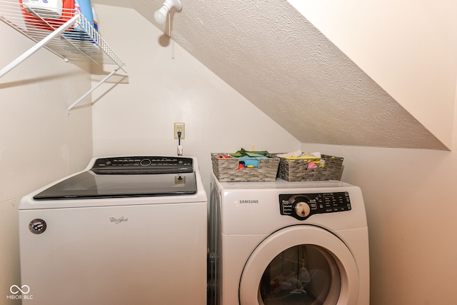 662 Leah Way, Greenwood, IN 46142 - laundry room featuring washer and dryer and a textured ceiling