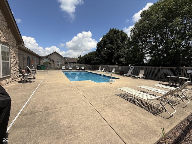 16636 Brownstone Ct, Westfield, IN 46074 - community pool with a patio