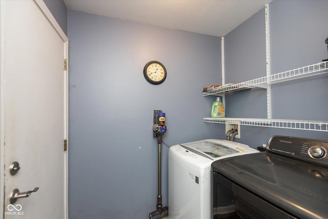 142 Hilltop Farms Blvd, Whiteland, IN 46184 - laundry room with independent washer and dryer