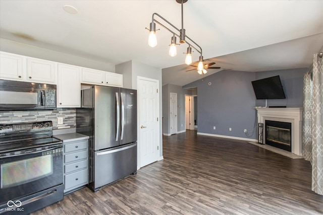 142 Hilltop Farms Blvd, Whiteland, IN 46184 - kitchen featuring black appliances, white cabinetry, ceiling fan, backsplash, and open floor plan