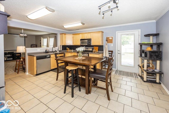 5504 Grassy Bank Dr, Indianapolis, IN 46237 - photo 10
