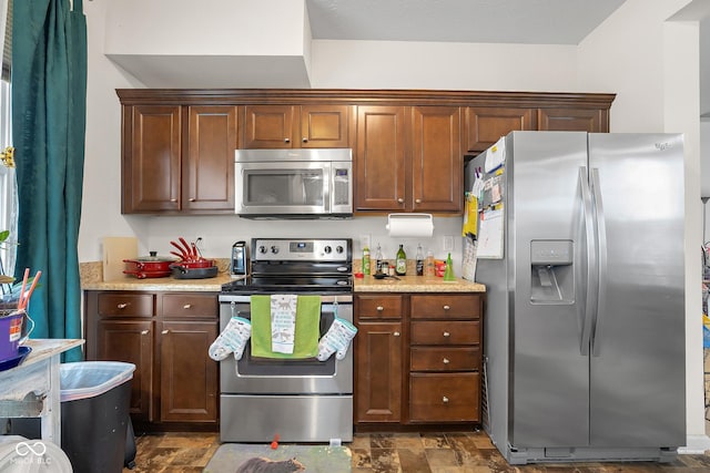 2017 Shadow Creek Blvd, Columbus, IN 47201 - kitchen with stainless steel appliances and light countertops