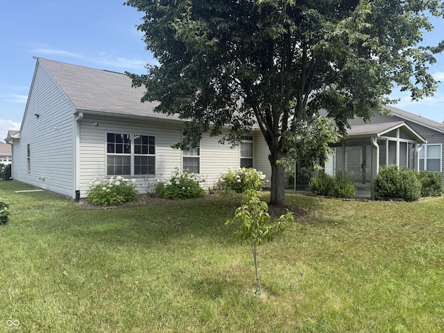 2929 Tuscarora Ln, Indianapolis, IN 46217 - view of front of home featuring a front yard and roof with shingles