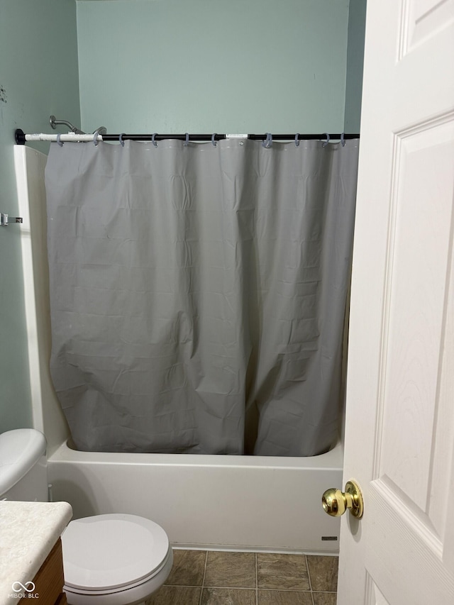 2929 Tuscarora Ln, Indianapolis, IN 46217 - bathroom featuring shower / bath combo and vanity