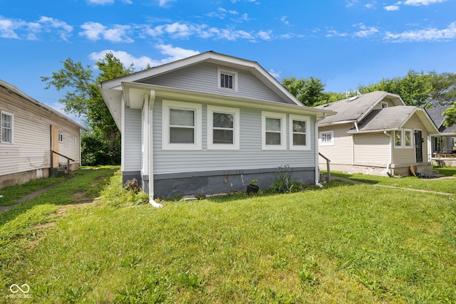 615 Udell St, Indianapolis, IN 46208 - view of front of house with a front lawn