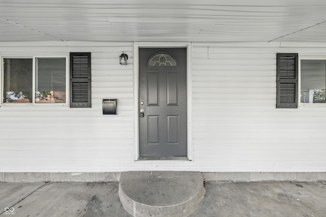 212 N 13th St, Elwood, IN 46036 - property entrance