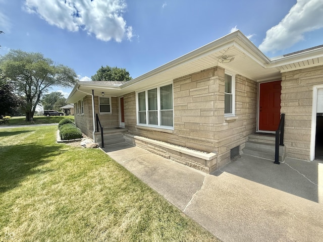 605 Redding Rd, Seymour, IN 47274 - view of front of home featuring entry steps and a front yard