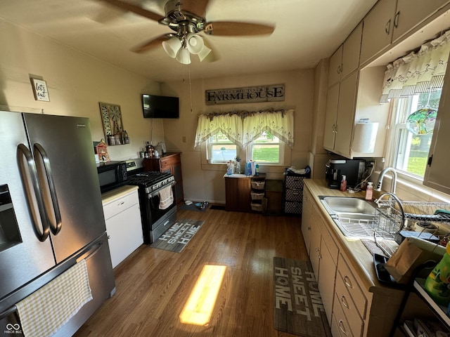 9721 S 100 E, Pendleton, IN 46064 - kitchen featuring stainless steel appliances, dark wood-type flooring, ceiling fan, and light countertops