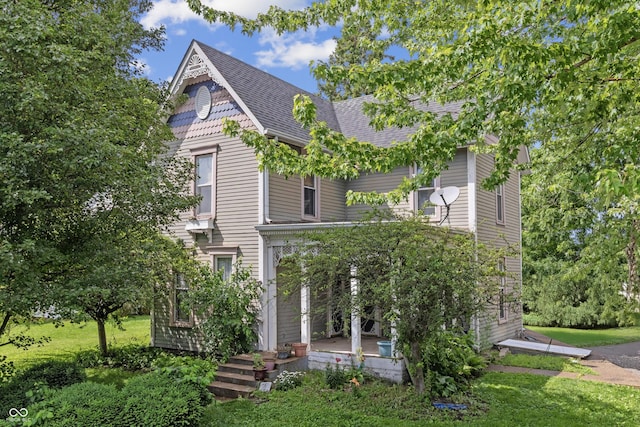 38 W Main St, Brownsburg, IN 46112 - victorian-style house featuring roof with shingles and a front lawn