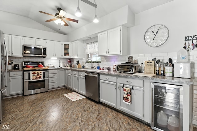 1346 N Buck Creek Rd, Greenfield, IN 46140 - kitchen with stainless steel appliances, beverage cooler, vaulted ceiling, decorative backsplash, and a ceiling fan